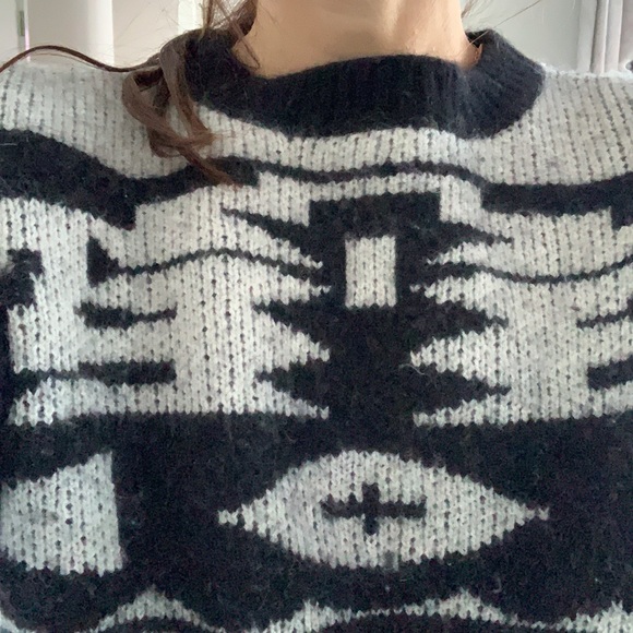 Gorgeous Elle Sasson Sweater - Picture 3 of 12